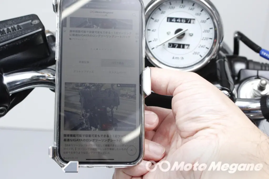 アルミ削り出しで他製品と一線を画す。高級バイクにマッチするスマホホルダー | 【モトメガネ】バイク・オートバイ|自動車・クルマ|キャンプのニュース情報