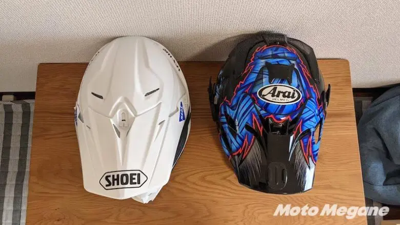 最強のオフロードヘルメットはどっち？Arai Vクロス4とSHOEI VFX-WR、オフを爆走して比較してみた。 |  【モトメガネ】バイク・オートバイ|自動車・クルマ|キャンプのニュース情報