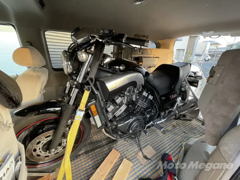 バイクライフがはかどる！フロントホイールスタンドでバイクを直立駐車 | 【モトメガネ】バイク・オートバイ|自動車・クルマ|キャンプのニュース情報