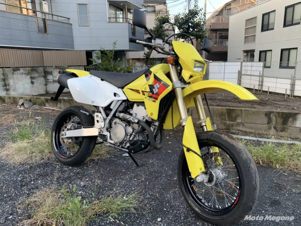 本気モタード「DR-Z400SM」のシート張替えで見た目も走りもリフレッシュ！ |  【モトメガネ】バイク・オートバイ|自動車・クルマ|キャンプのニュース情報