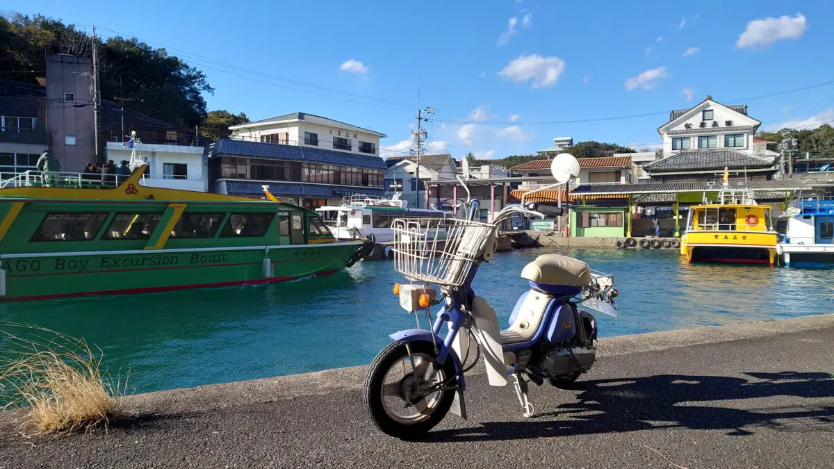 昭和の香りがする“ユーディーミニ”でご近所散歩！ バイク入門に原付がおすすめな理由 |  【モトメガネ】バイク・オートバイ|自動車・クルマ|キャンプのニュース情報