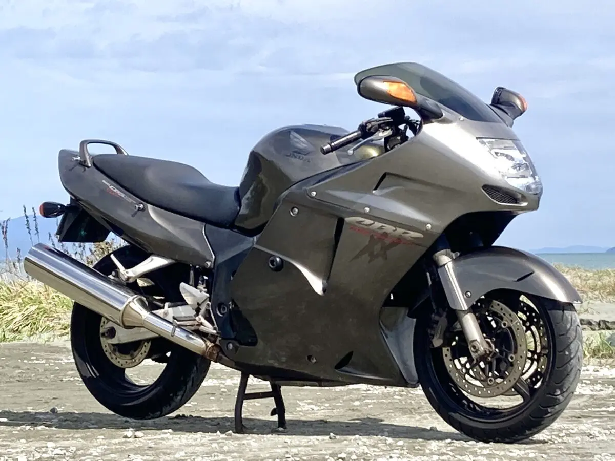 速くて楽しい扱いやすいバイク CBR1100XX スーパーブラックバード | 【モトメガネ】バイク・オートバイ|自動車・クルマ|キャンプのニュース情報