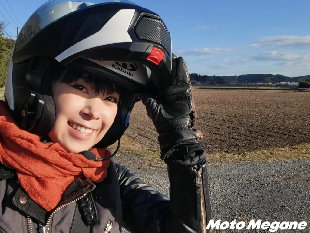 週5でバイクに乗る女子ライダーが「システムヘルメット」を推す理由5選！ | 【モトメガネ】バイク・オートバイ|自動車・クルマ|キャンプのニュース情報