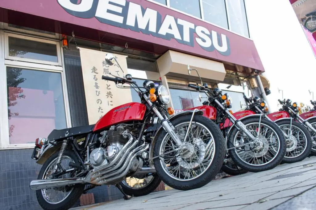 CB400FOUR純正マフラーを完全復刻！「ウエマツ」で限定販売スタート | 【モトメガネ】バイク・オートバイ|自動車・クルマ|キャンプのニュース情報