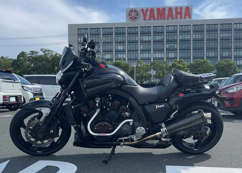 他にはないルックスと乗りこなす楽しさが魅力 VMAX【みんなのバイク】 | 【モトメガネ】バイク・オートバイ|自動車・クルマ|キャンプのニュース情報