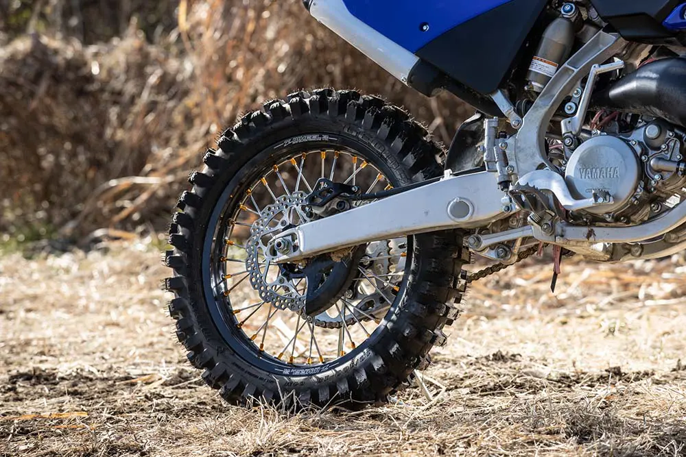 エンデューロ好きな僕たちが、新型YZ125を19→18インチに換装する理由 | 【モトメガネ】バイク・オートバイ|自動車・クルマ|キャンプのニュース情報