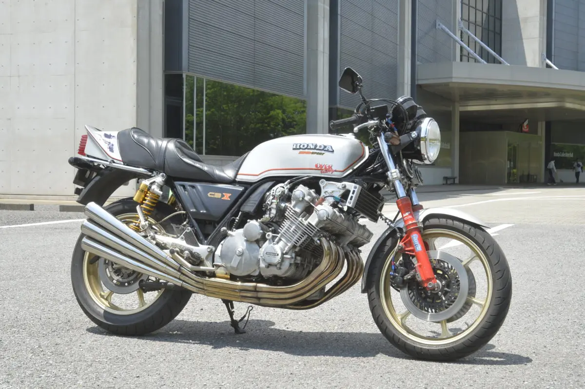 唯一無二の大迫力のエンジン。こつこつ自分だけのマシンを作り上げるのも楽しい CBX1000 |  【モトメガネ】バイク・オートバイ|自動車・クルマ|キャンプのニュース情報