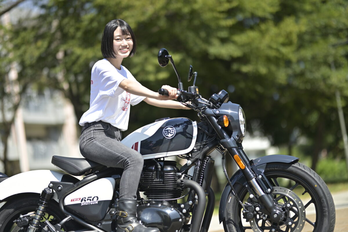 女優・バイクタレントとして活躍する桜井つぐみちゃん。仮面ライダーに憧れてバイクに乗り始め、現在はオフロードバイクに夢中。身長158cm/41kg