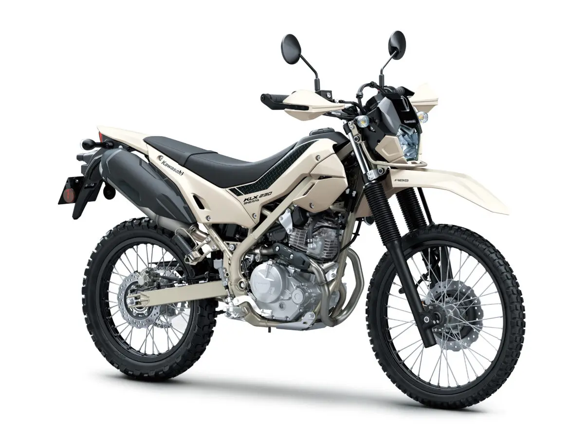 楽しみ方ひろがる！ カワサキ「KLX230 SHERPA」の2025年モデル発売 |  【モトメガネ】バイク・オートバイ|自動車・クルマ|キャンプのニュース情報